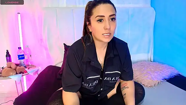 Snapshot of Natasha_Wilde_ chatting on 10.29.25 Natasha Wilde online show from 10.29.25