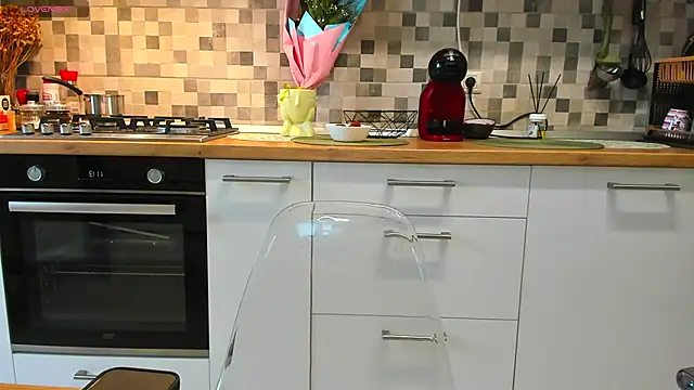 EveEvian online show from 10.04.25