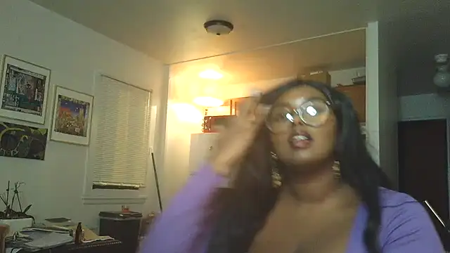 Snapshot of SiminFox chatting on 09.29.25 SiminFox online show from 09.29.25