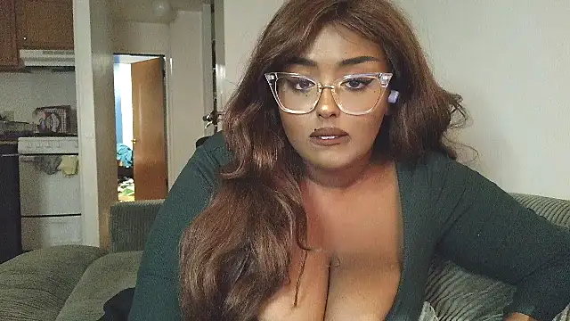 Snapshot of SiminFox chatting on 10.24.25 SiminFox online show from 10.24.25