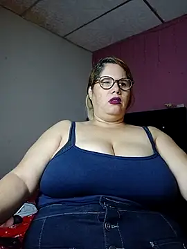 Snapshot of EllisW8 chatting on 02.12.25 EllisW8 online show from 02.12.25