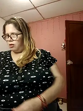 Snapshot of EllisW8 chatting on 02.17.25 EllisW8 online show from 02.17.25