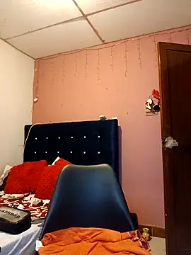 Snapshot of EllisW8 chatting on 02.19.25 EllisW8 online show from 02.19.25