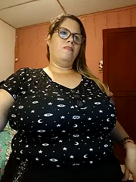 Snapshot of EllisW8 chatting on 02.25.25 EllisW8 online show from 02.25.25