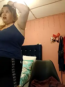 Snapshot of EllisW8 chatting on 02.26.25 EllisW8 online show from 02.26.25