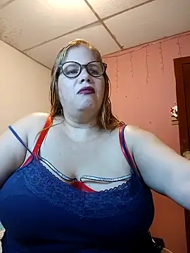 Snapshot of EllisW8 chatting on 02.26.25 EllisW8 online show from 02.26.25