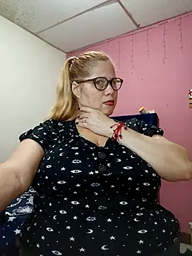 Snapshot of EllisW8 chatting on 03.06.25 EllisW8 online show from 03.06.25