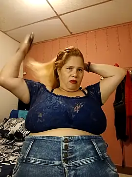 Snapshot of EllisW8 chatting on 03.12.25 EllisW8 online show from 03.12.25