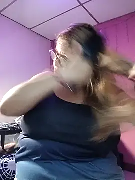 Snapshot of EllisW8 chatting on 09.24.25 EllisW8 online show from 09.24.25