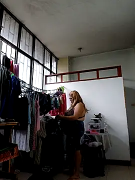 Snapshot of EllisW8 chatting on 09.25.25 EllisW8 online show from 09.25.25