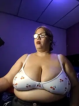 Snapshot of EllisW8 chatting on 09.27.25 EllisW8 online show from 09.27.25