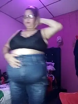 Snapshot of EllisW8 chatting on 10.01.25 EllisW8 online show from 10.01.25