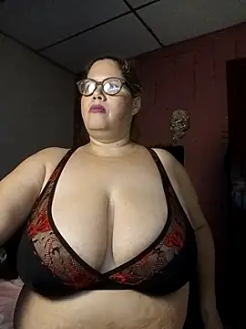 Snapshot of EllisW8 chatting on 10.05.25 EllisW8 online show from 10.05.25