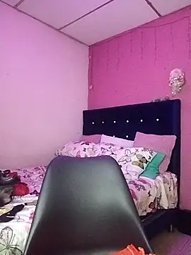 Snapshot of EllisW8 chatting on 10.13.25 EllisW8 online show from 10.13.25