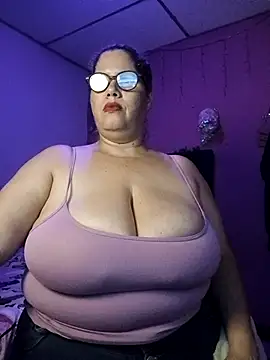 Snapshot of EllisW8 chatting on 10.14.25 EllisW8 online show from 10.14.25