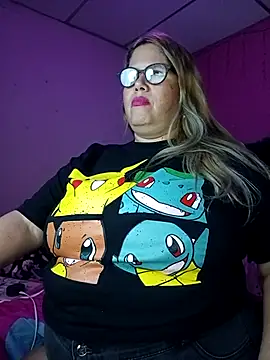 Snapshot of EllisW8 chatting on 10.17.25 EllisW8 online show from 10.17.25