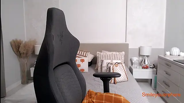 Smileyouarehere online show from 09.30.25