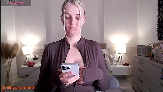 Smileyouarehere online show from 04.05.26