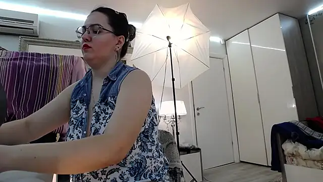 ILoveToFeelU online show from 02.13.25