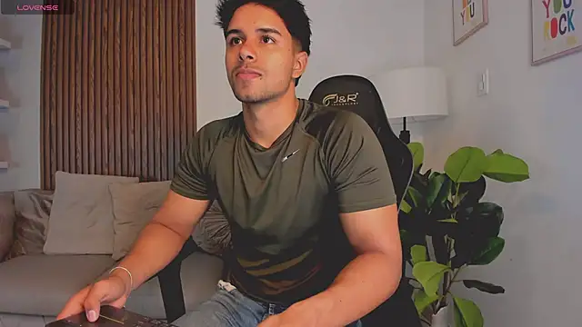 Snapshot of liam_collins21 chatting on 10.03.25 liam collins21 online show from 10.03.25