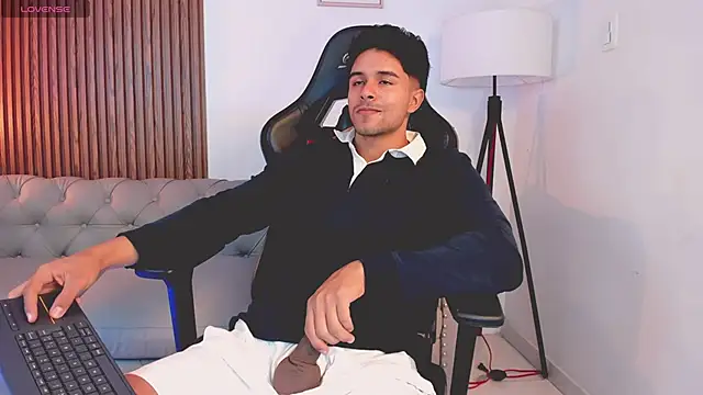 Snapshot of liam_collins21 chatting on 10.21.25 liam collins21 online show from 10.21.25