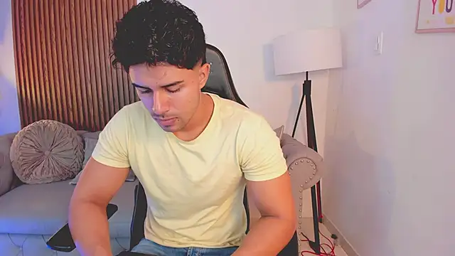 Snapshot of liam_collins21 chatting on 10.26.25 liam collins21 online show from 10.26.25