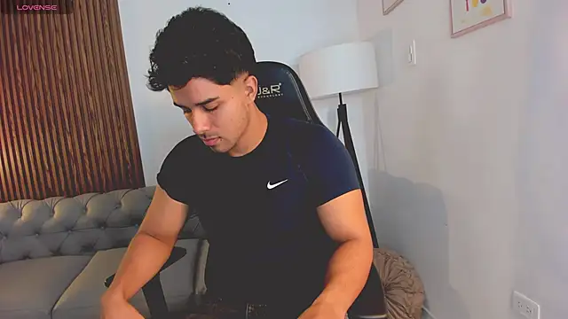 Snapshot of liam_collins21 chatting on 10.29.25 liam collins21 online show from 10.29.25