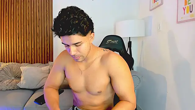 Snapshot of liam_collins21 chatting on 11.04.25 liam collins21 online show from 11.04.25