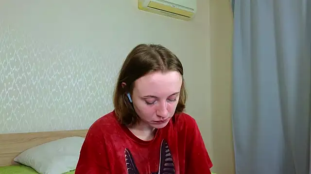 Snapshot of Cowell_Adelina chatting on 04.27.26 Cowell Adelina online show from 04.27.26