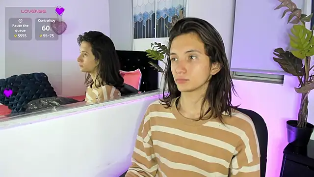 Snapshot of Feniix__ chatting on 01.18.25 Feniix online show from 01.18.25