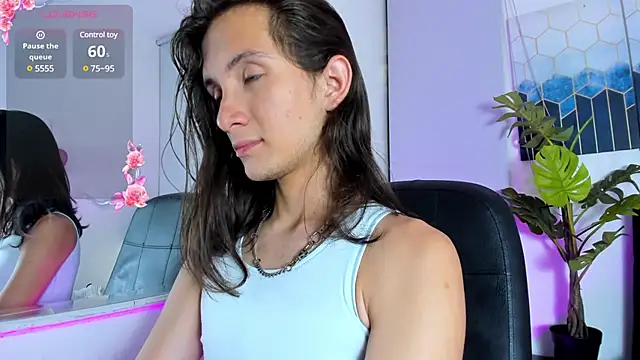 Snapshot of Feniix__ chatting on 03.07.25 Feniix online show from 03.07.25