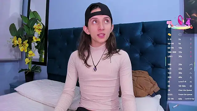 Snapshot of Feniix__ chatting on 10.10.25 Feniix online show from 10.10.25