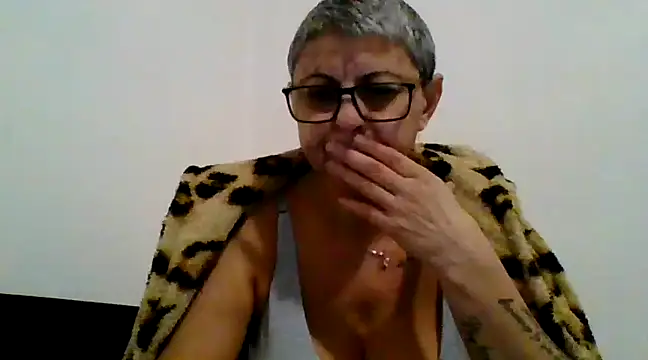 Snapshot of roseblak42 chatting on 02.14.25 roseblak42 online show from 02.14.25