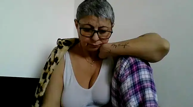 Snapshot of roseblak42 chatting on 02.20.25 roseblak42 online show from 02.20.25