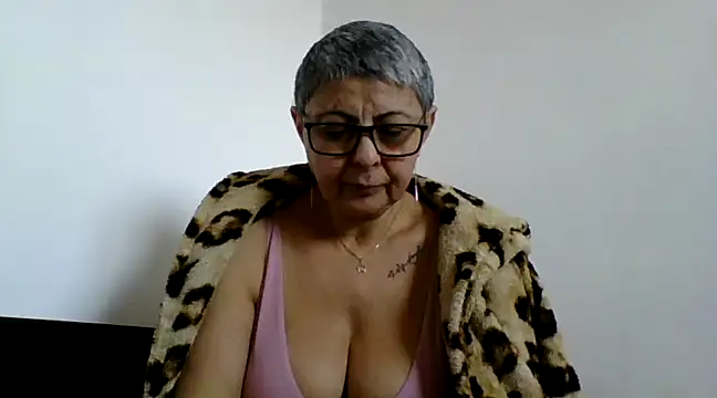 Snapshot of roseblak42 chatting on 02.22.25 roseblak42 online show from 02.22.25