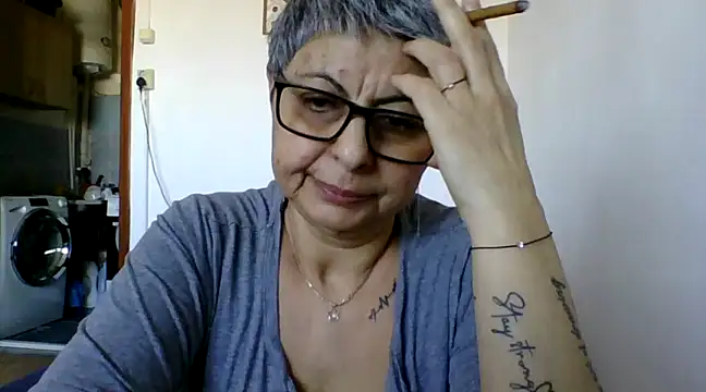 Snapshot of roseblak42 chatting on 03.20.25 roseblak42 online show from 03.20.25