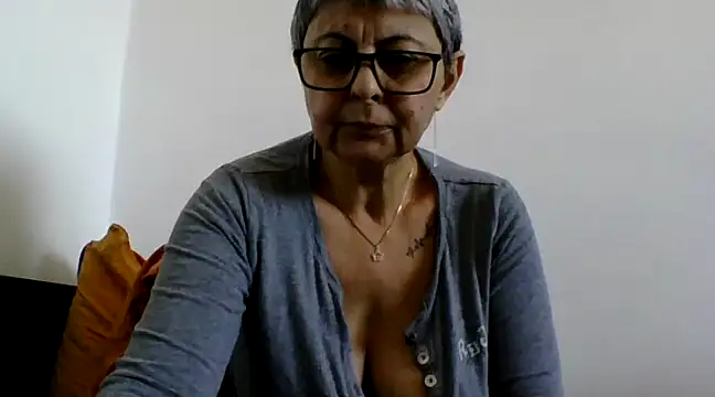 Snapshot of roseblak42 chatting on 03.22.25 roseblak42 online show from 03.22.25