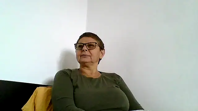 Snapshot of roseblak42 chatting on 10.07.25 roseblak42 online show from 10.07.25