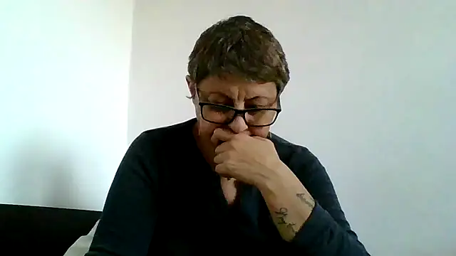 Snapshot of roseblak42 chatting on 11.03.25 roseblak42 online show from 11.03.25