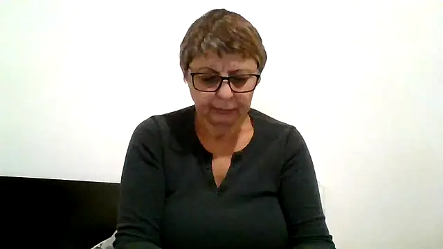 Snapshot of roseblak42 chatting on 11.04.25 roseblak42 online show from 11.04.25