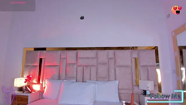 Snapshot of Miss_Abigail_ chatting on 10.17.25 Miss Abigail online show from 10.17.25