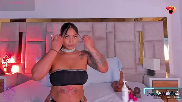 Snapshot of Miss_Abigail_ chatting on 10.20.25 Miss Abigail online show from 10.20.25