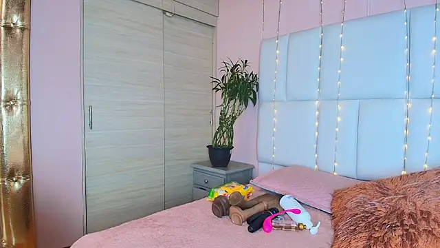kiana cream online show from 01.12.25