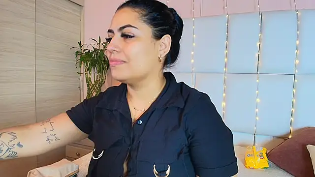 kiana cream online show from 01.15.25
