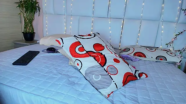 kiana cream online show from 01.24.25
