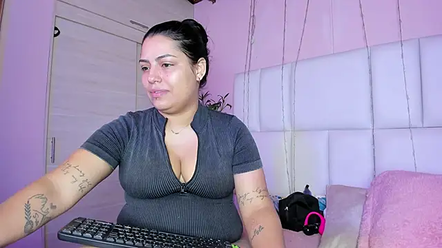 Snapshot of kiana_cream chatting on 09.27.25 kiana cream online show from 09.27.25