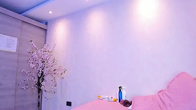 Snapshot of kiana_cream chatting on 10.20.25 kiana cream online show from 10.20.25