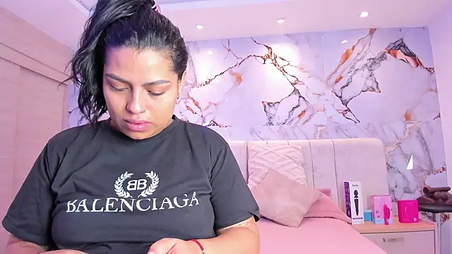 kiana cream online show from 12.15.25