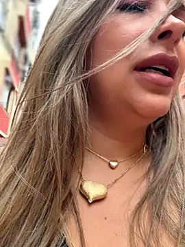  Abril-Office1 online show from 10.10.25