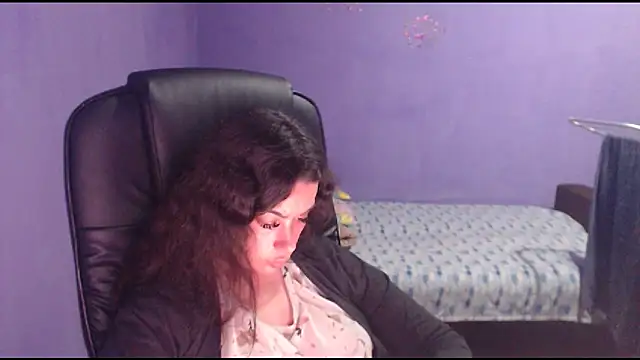 LovelyJulliette online show from 02.04.25